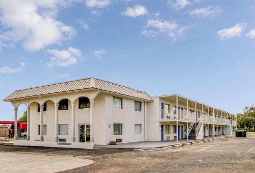 Lacy-Lakeview Hotel | Motel 6 Waco - Lacy Lakeview