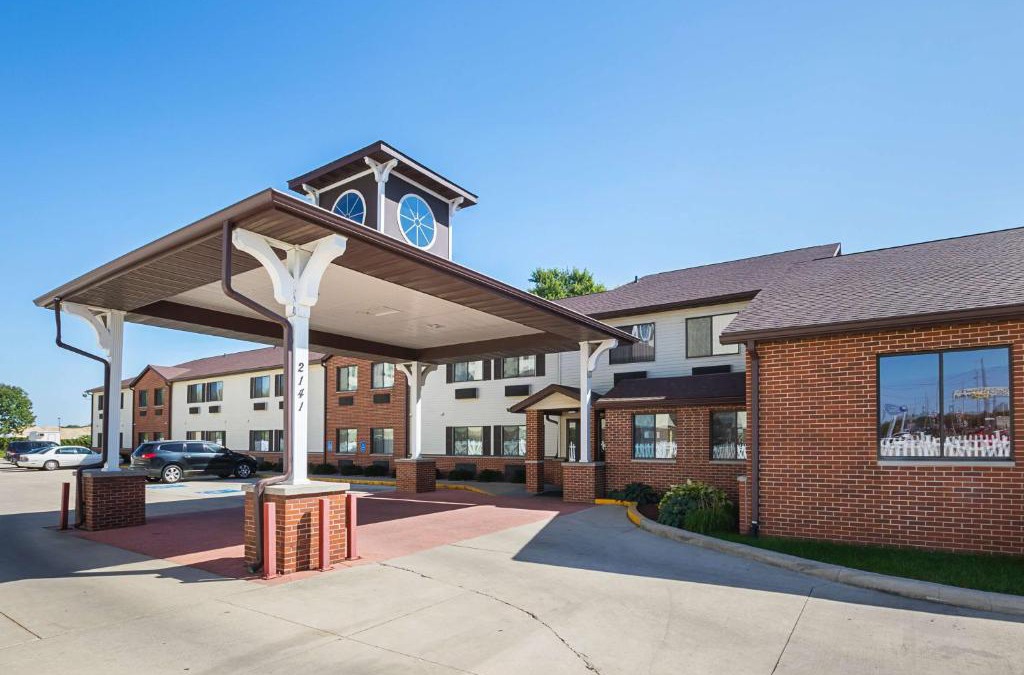 Waterloo Hotel | Motel 6-Waterloo, IA - Crossroads Mall - Cedar Falls