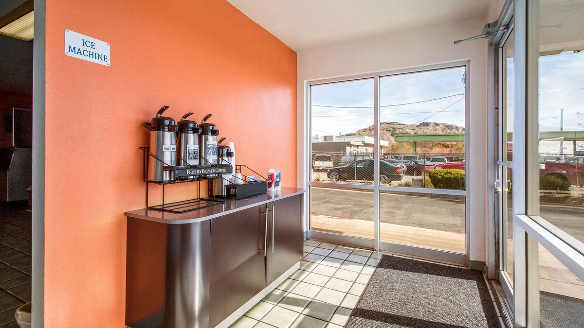 Wendover Hotel | Motel 6 Wendover, UT