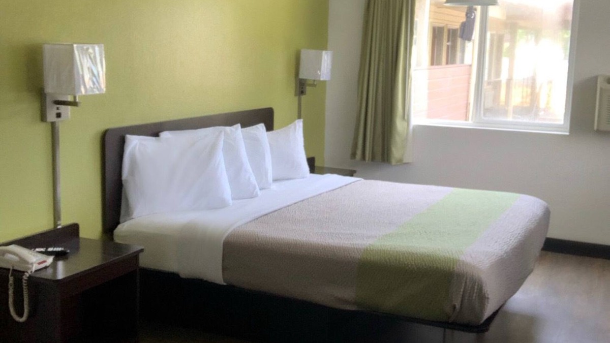 Buena Hotel | Motel 6 Yakima, WA - Downtown
