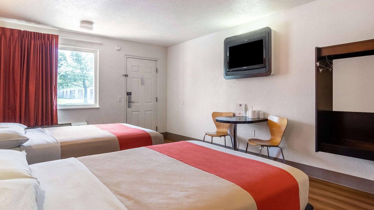 Youngstown Hotel | Motel 6 Youngstown, OH