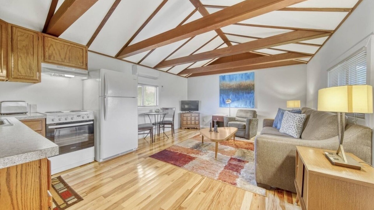 Fennville Apartment | Motel Apartment F