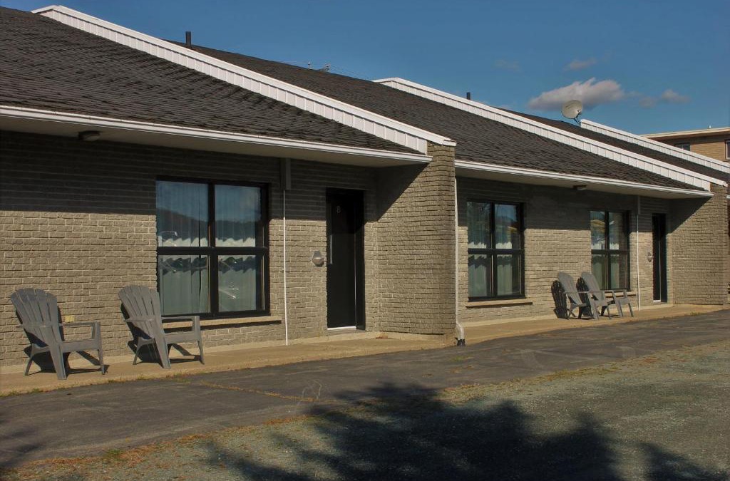Valcourt Hotel | Motel Du Canton