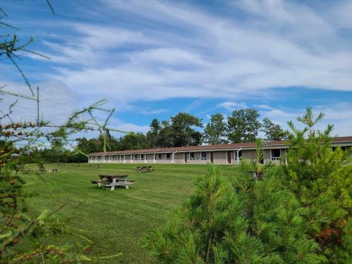 Baie Sainte-Catherine Hotel | Motel la Maison de Travers