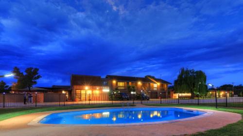 Corowa Hotel | Motel Meneres