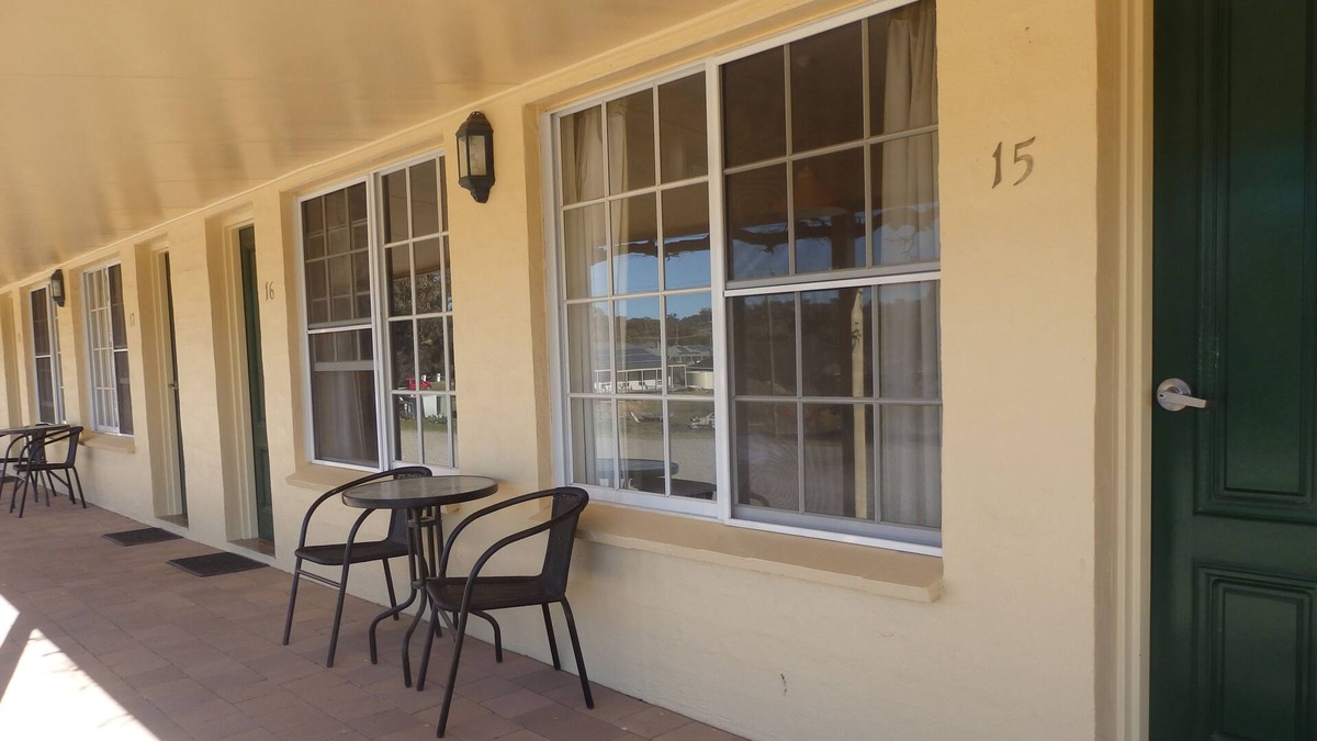 Binalong Hotel | Motel Royal Tara
