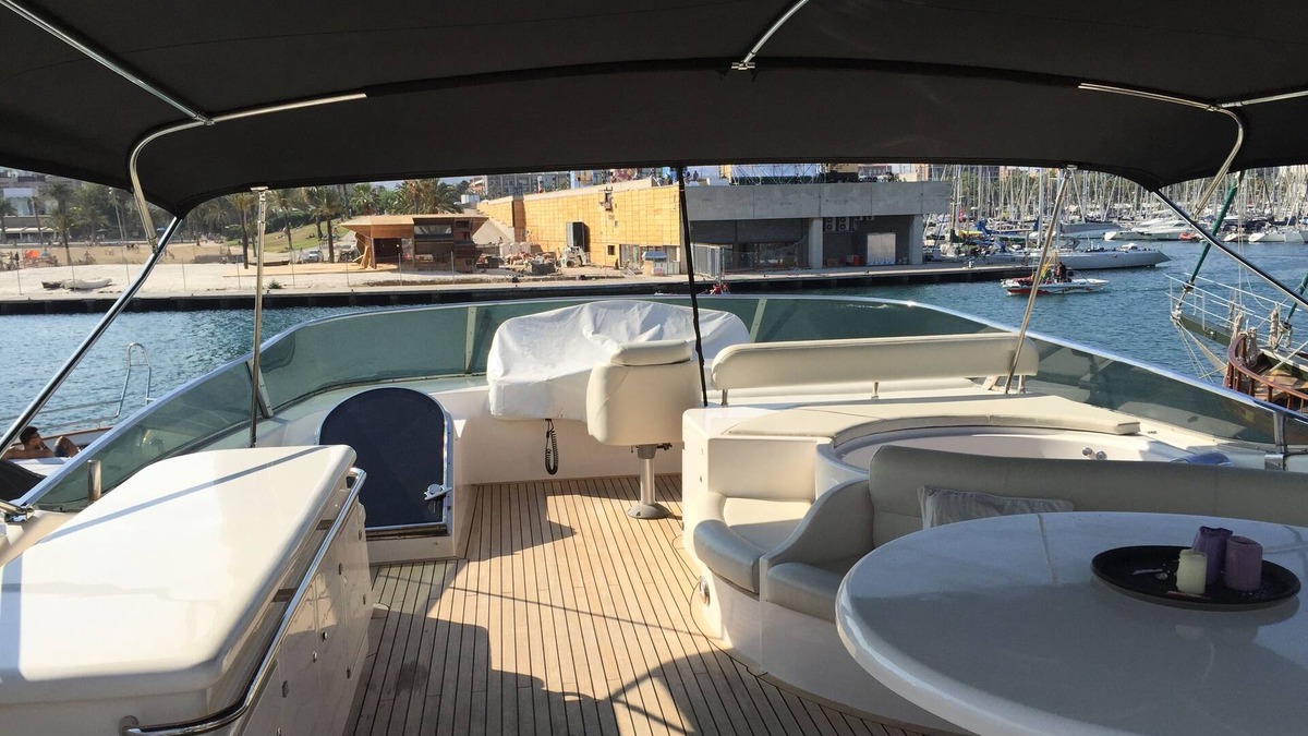 Barceloneta Boat Rental | Motor Yacht Dandy in Barcelona Port Olimpic