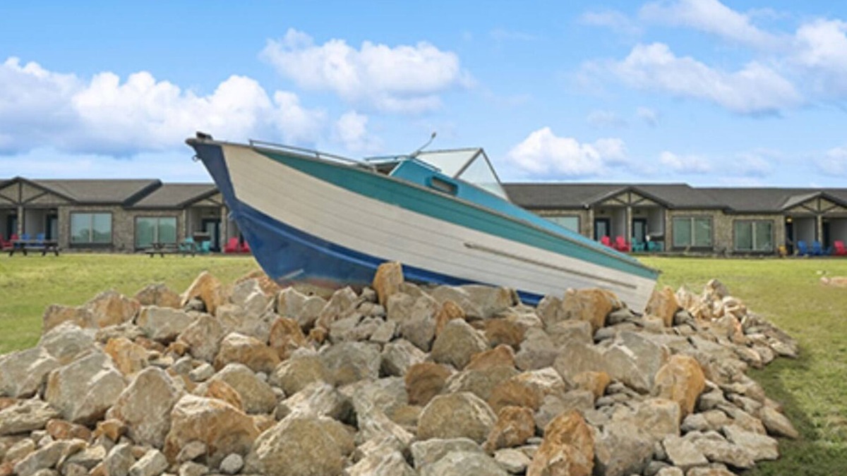 Graford Hotel | MotorBoat Inn Suite 12
