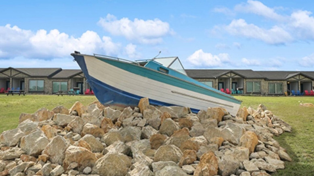 Graford Hotel | MotorBoat Inn Suite 13