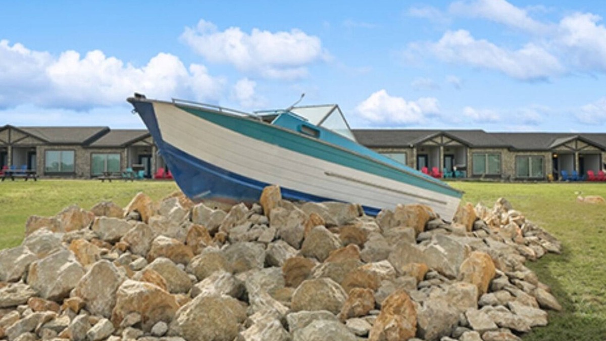 Graford Hotel | MotorBoat Inn Suite 3