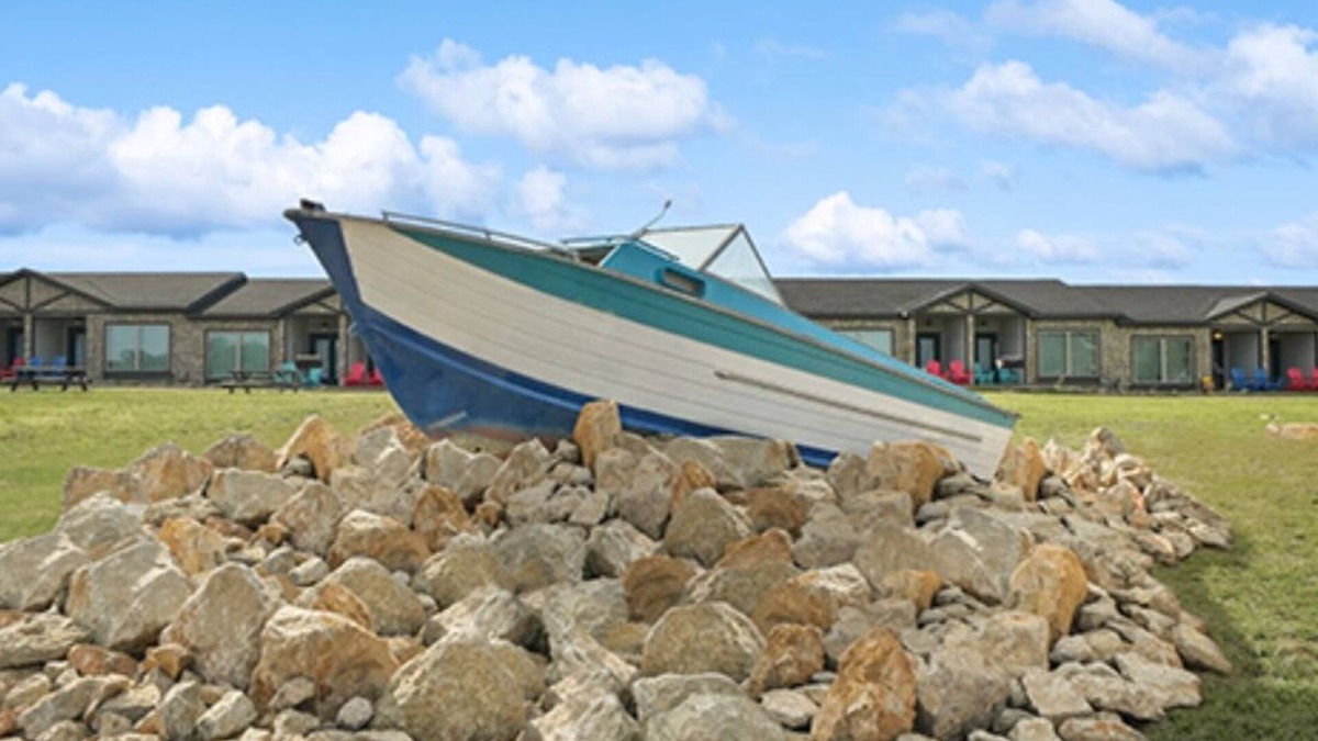 Graford Hotel | MotorBoat Inn Suite 4