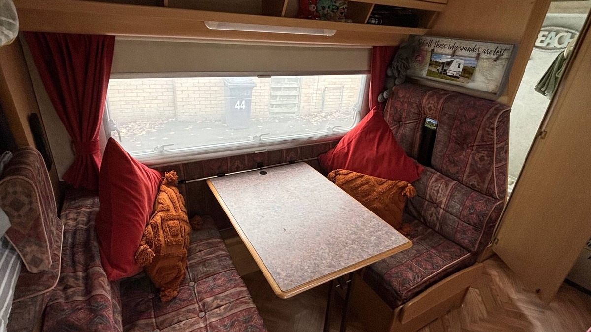 Measham Ski Chalet | Motorhome in Hinckley- Sleeps 3- Pet Friendly