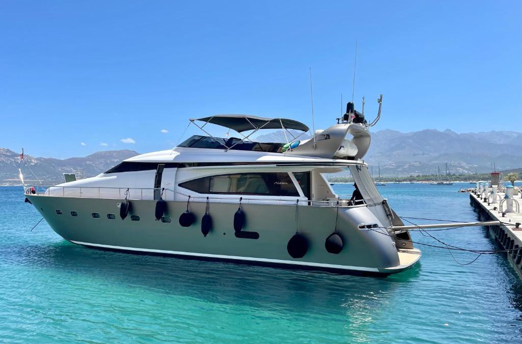 Barceloneta Boat Rental | MotorYacht 21 avec équipage