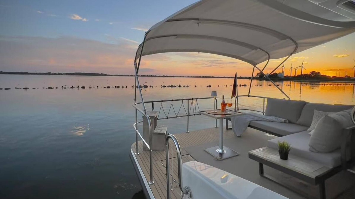Ostholstein House | Motoryacht Futura - Urlaub im Yachthafen