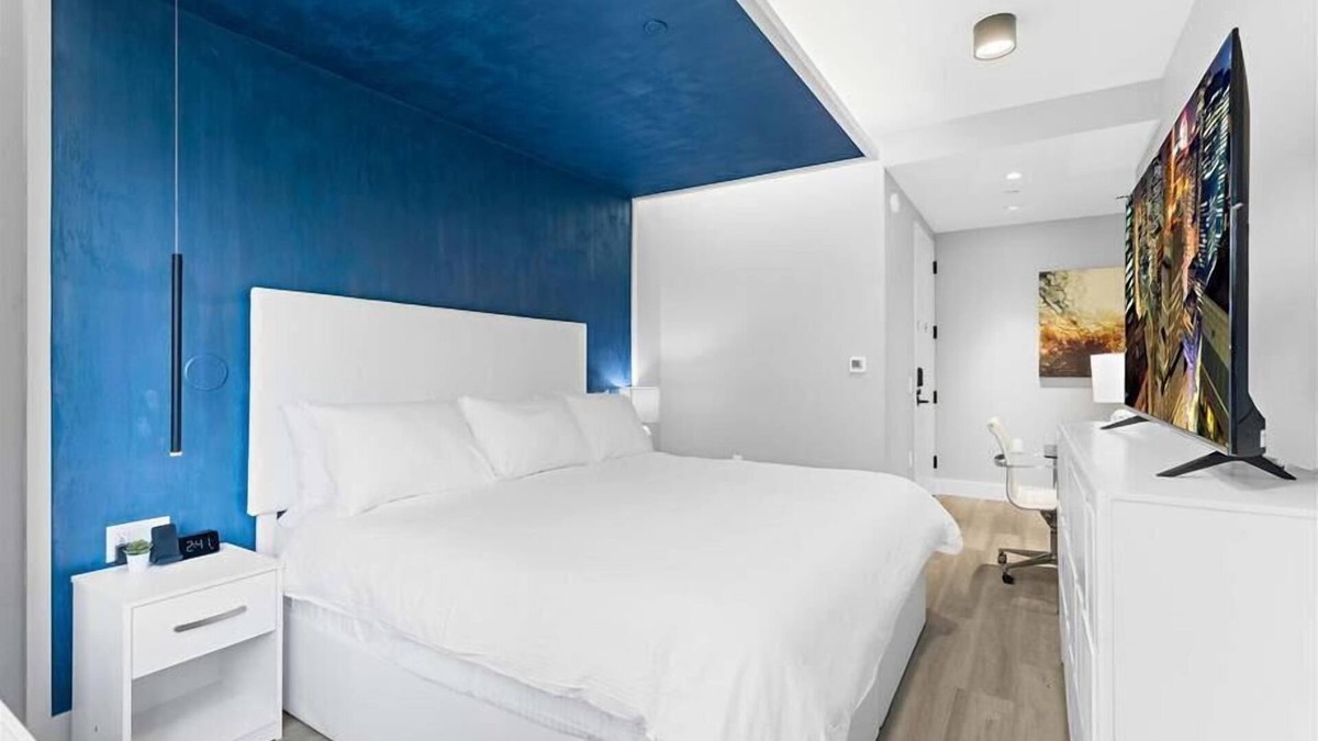 Mott Haven Hotel | Mott Haven King Suite | Gym | Kitchenette | Free Wi-Fi
