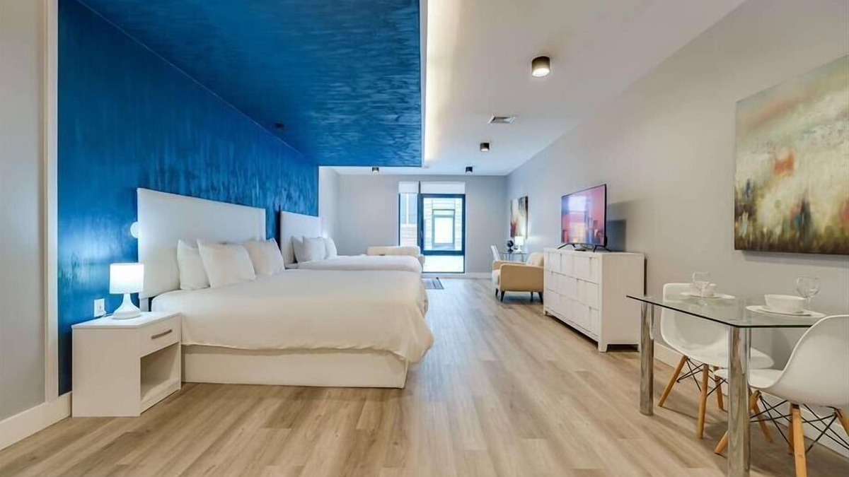 Port Morris Hotel | Mott Haven Studio 2K BR | Business Center + Lounge
