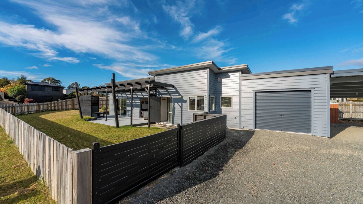 Motuoapa House | Motuoapa Getaway - Lake Taupo Holiday Home
