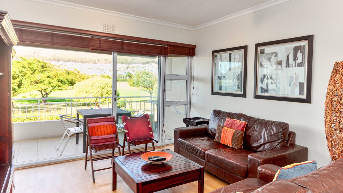 Mouille Point Apartment | Mouille Point Mountain View 2 Bedroom