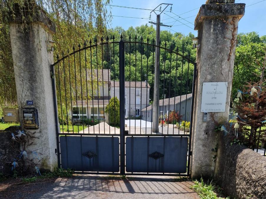 Saint-Martial-de-Valette Bed & Breakfast | moulin de rouchillou