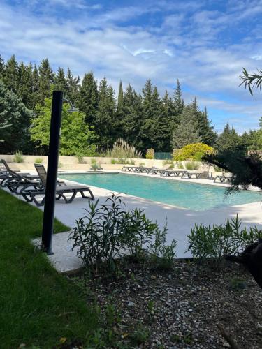 Althen-des-Paluds Hotel | Moulin de la Roque