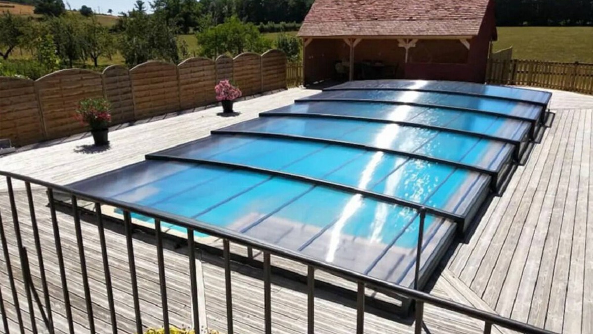 Senailly House | Moulin Saint Jacques, quiet gîte with private pool