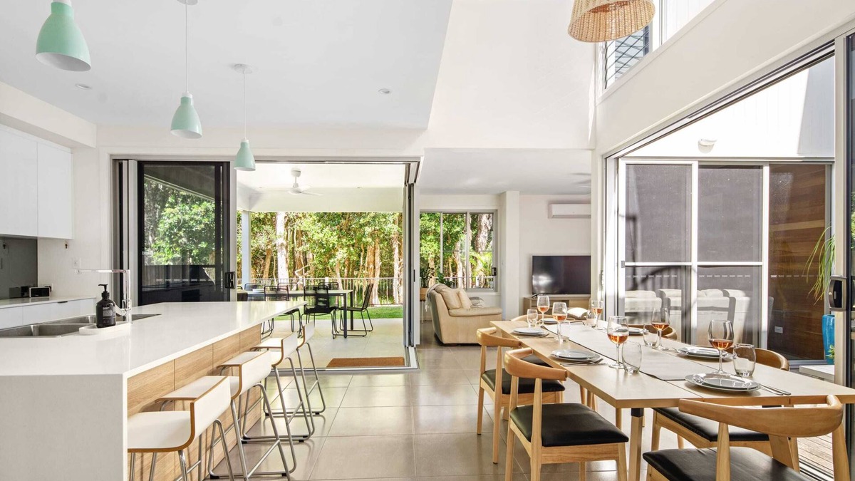 Mount Coolum House | Mount Coolum Beachfront Abode with Private Rooftop