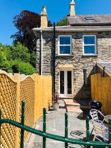 Newcastle Emlyn House | Mount Cottage