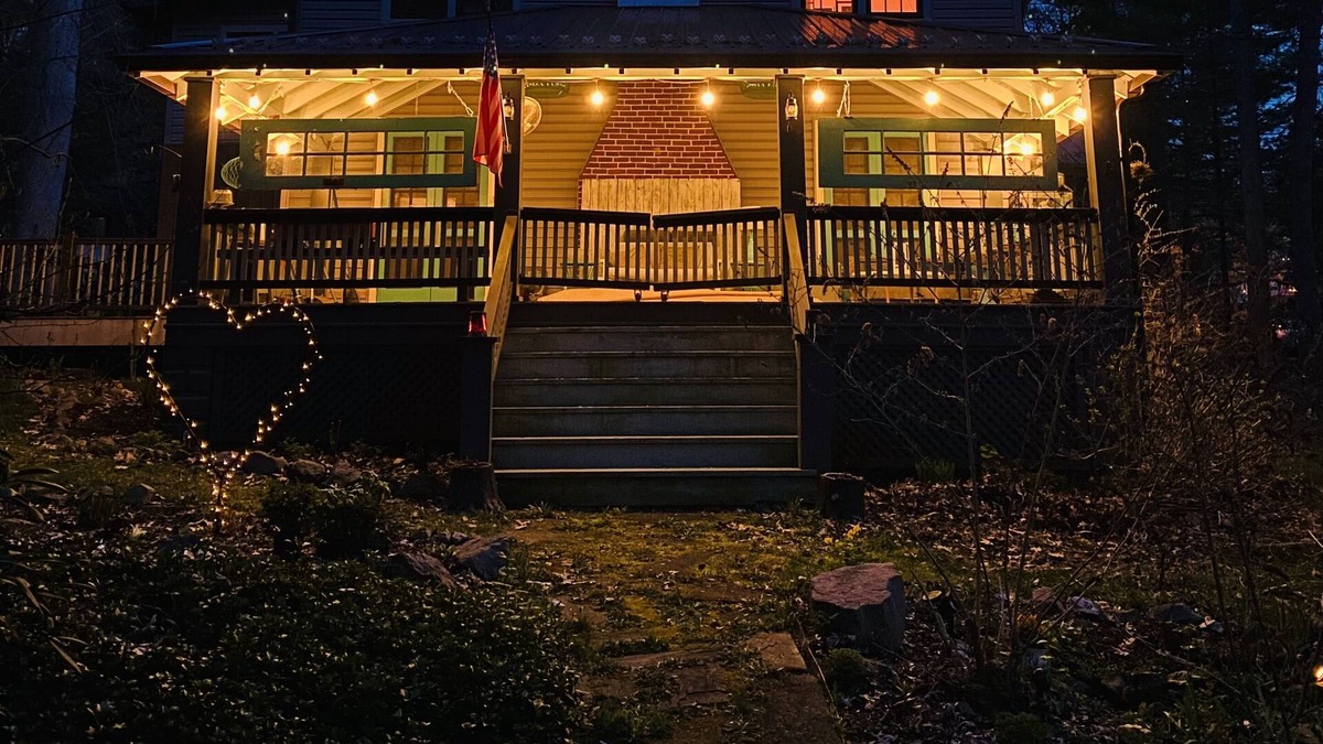 Mount Gretna Heights House | Mount Gretna House next to hiking trails