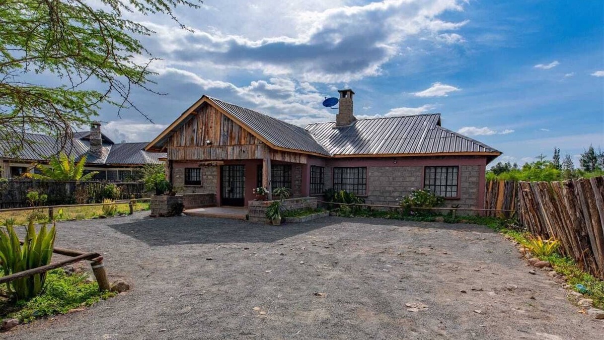 Nanyuki Villa | Mount Kenya Villas has spectacular views that overlook Mount Kenya