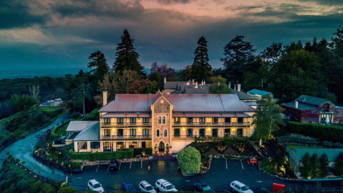 Crafers Hotel | Mount Lofty House & Estate Adelaide Hills - Adults Retreat