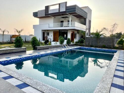 Gajwel House | Mount Meadows Farms
