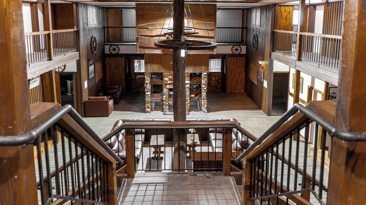 Mount Mee Cabin | Mount Mee Country Lodge