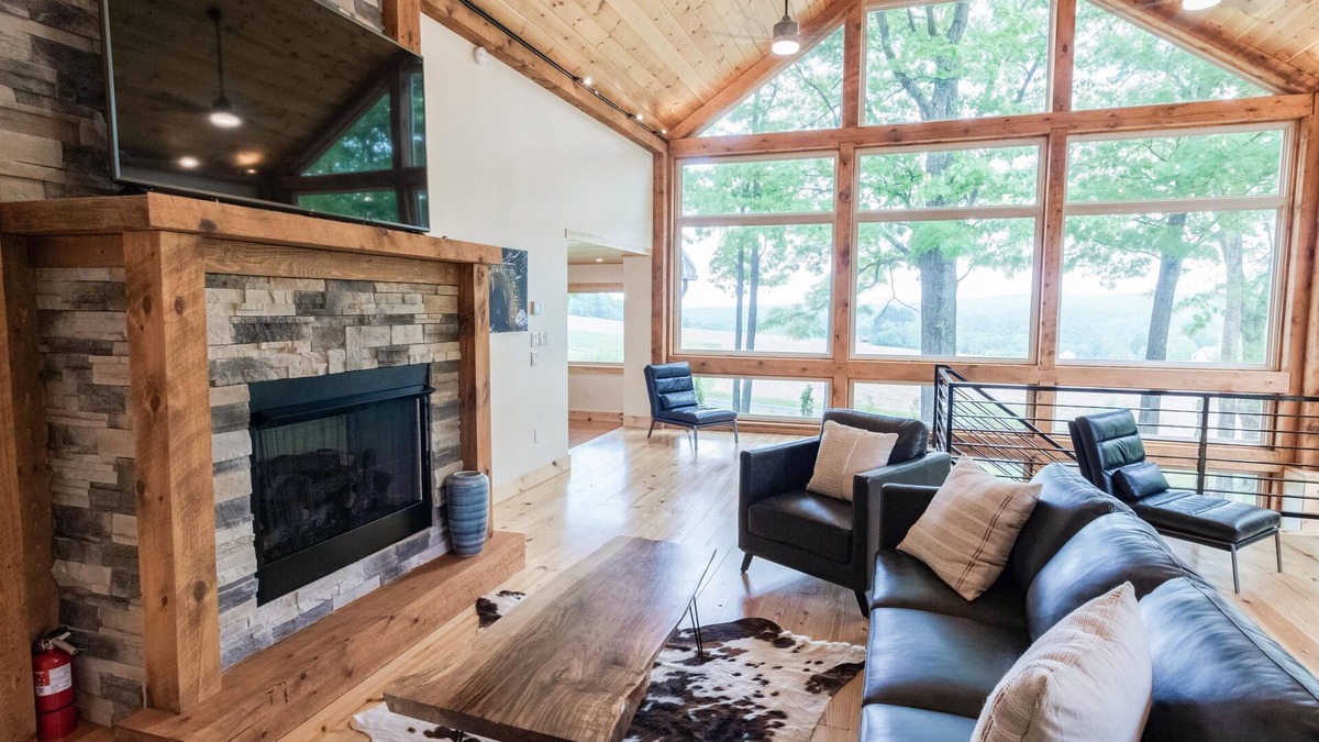 Centre Hall House | Mount Nittany Lodge - Luxury Mountaintop Home, Chef's Kitchen, 5 BR's 4 Baths