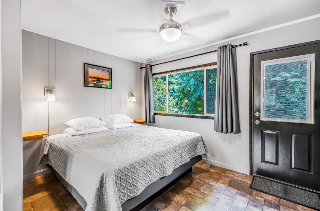 Quilcene House | Mount Olympus Suite, Room 9 at Mount Walker Inn
