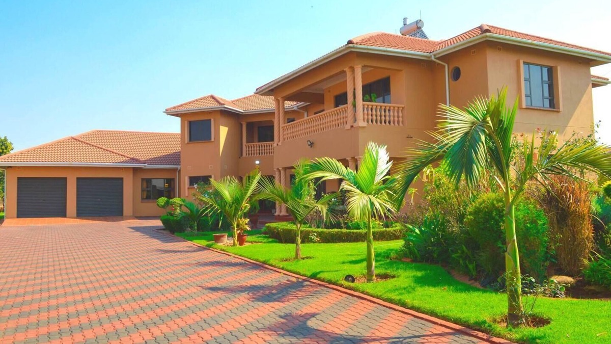 Mazowe Villa | Mount Pleasant - Luxurious 4-Bed Villa
