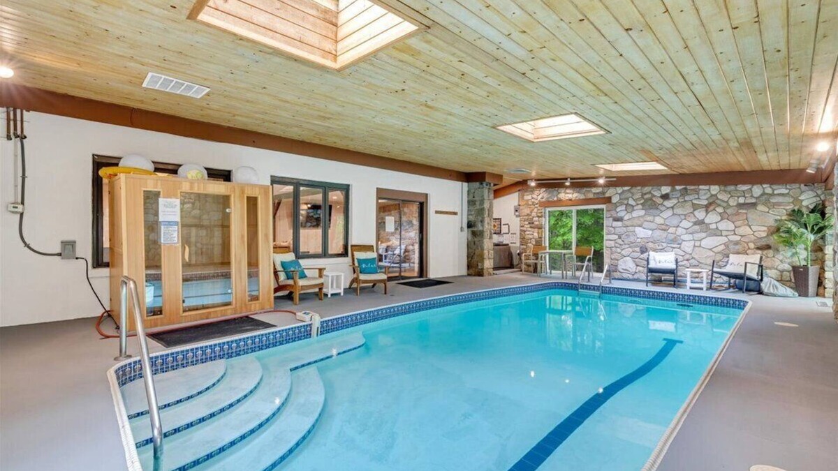 Stroudsburg House | Mount Pocono Private Heated Indoor Heated Pool Jacuzzi Sauna Camelback Ski Shawn
