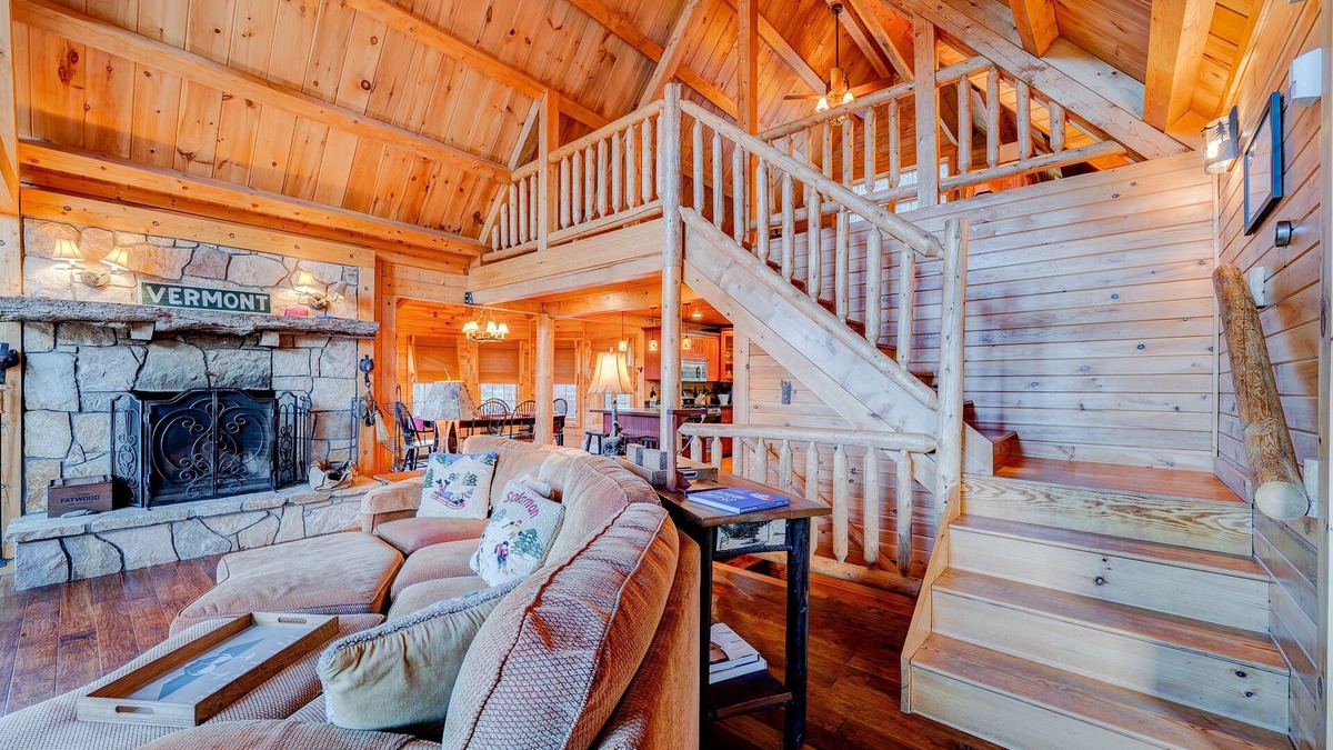 Wilmington Cabin | Mount Snow Cabin with Private Hot Tub by RedAwning