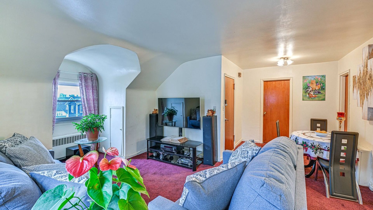 South Side Apartment | Mount Vernon Getaway - 4 Mi to the Bronx Zoo!