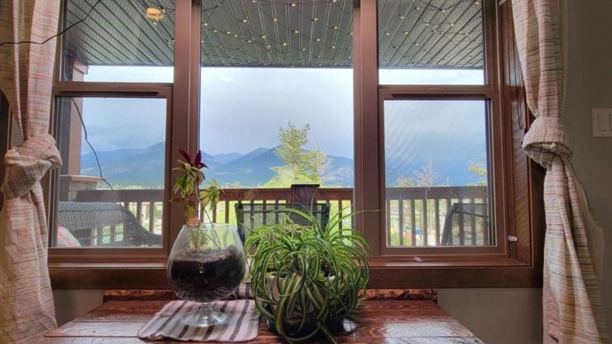 East Kootenay House | Mountain and Lake Get Away for the Family