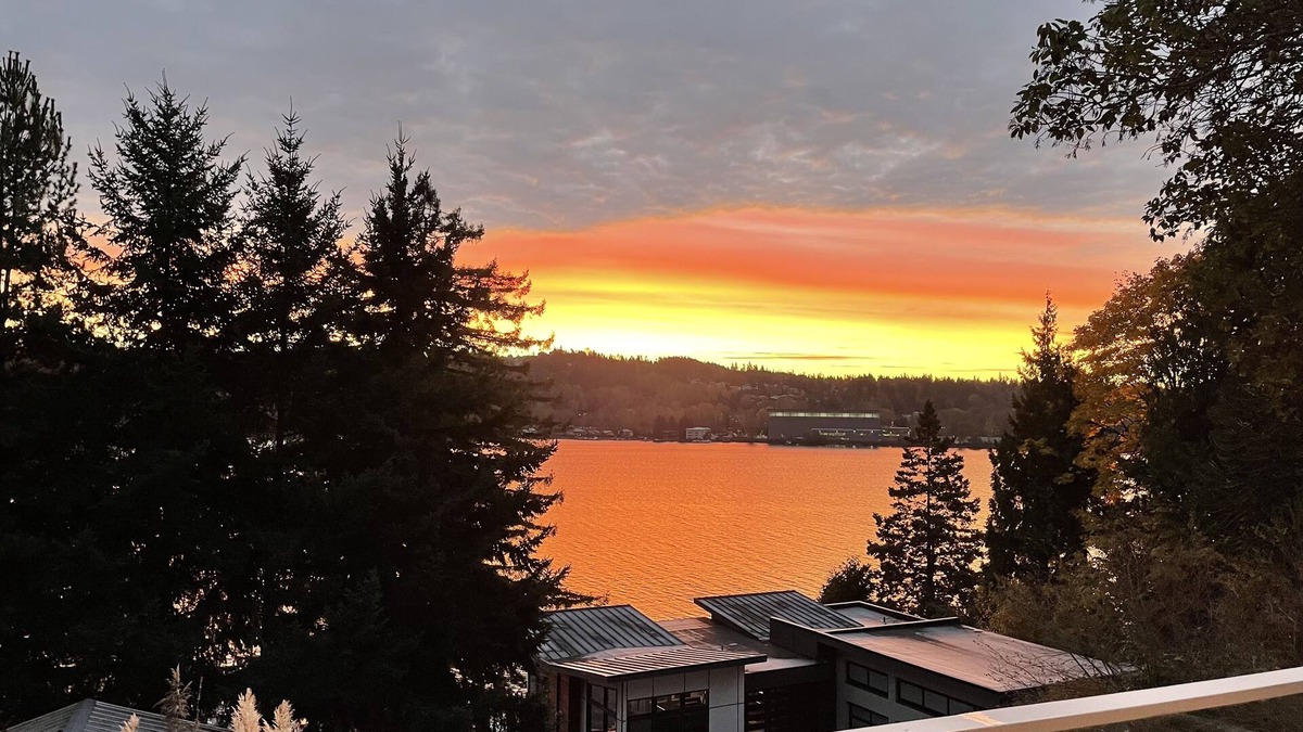Mercer Island House | Mountain and Lake views on Mercer Island