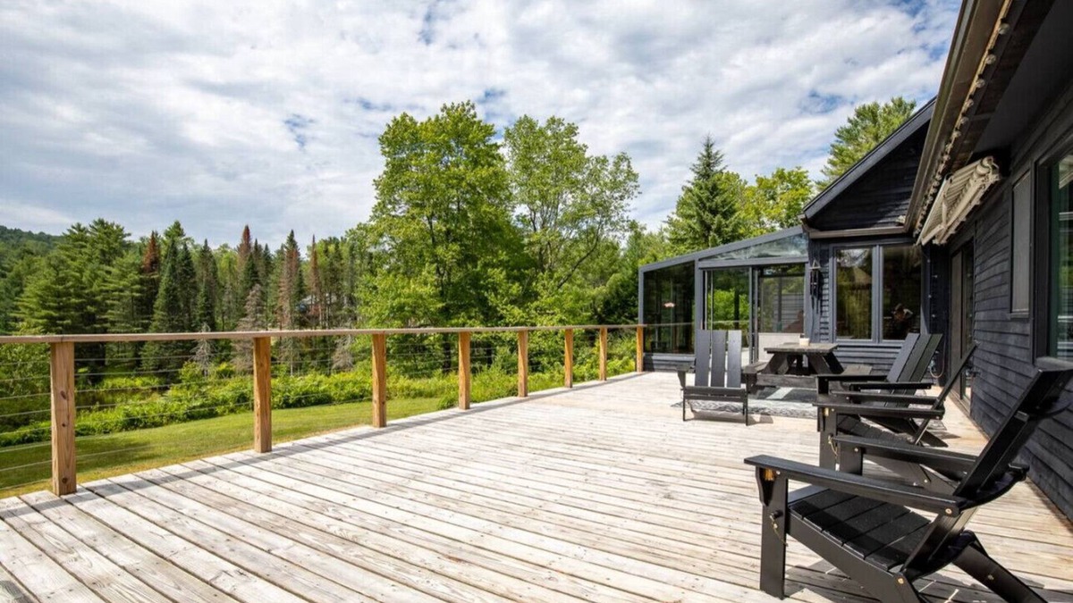 Moscow House | Mountain and Lake Views - Private Sauna - Game Room - Private Deck