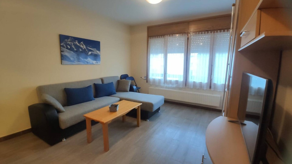 Jaca Apartment | Mountain Apartment with Pool, 2 Bedrooms, Sofa Bed, Parking – Sleeps 6, Jaca