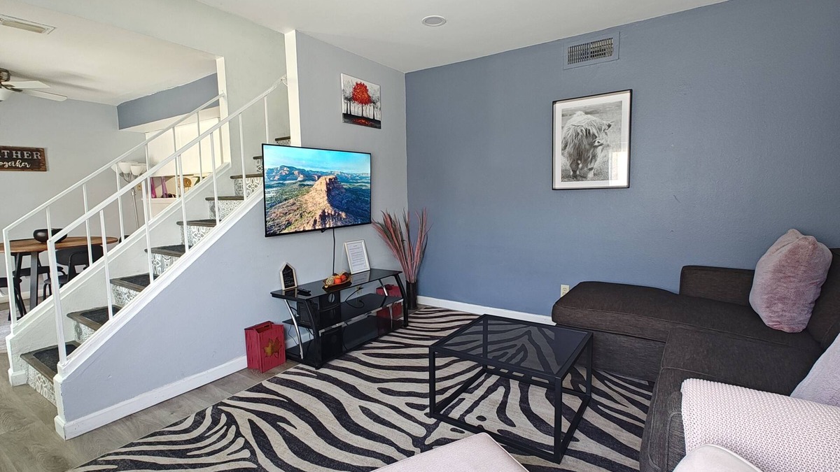 South Mountain Condo | Mountain Base 2Bd Condo - near Tempe & PHX Airport