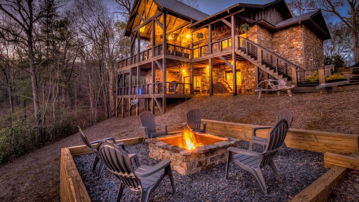 Mineral Bluff House | Mountain Bear Pass- Large Exclusive Lodge Style Home Views Outdoor Fireplace and Firepit