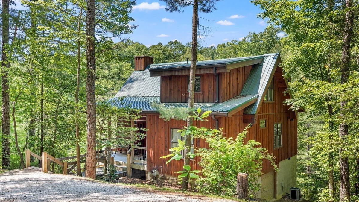 Zoe Cabin | Mountain Blessings! A 3-bedroom cabin with a fantastic view in Cliffview Resort