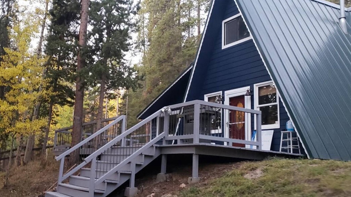 Evergreen Cabin | Mountain Bliss is a quiet mountain retreat, sleeps 7, hot tub, pet friendly