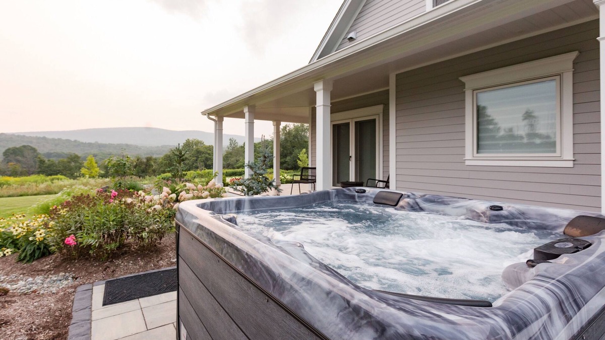 Lanesborough House | Mountain Blossom Retreat by Evergreen Home