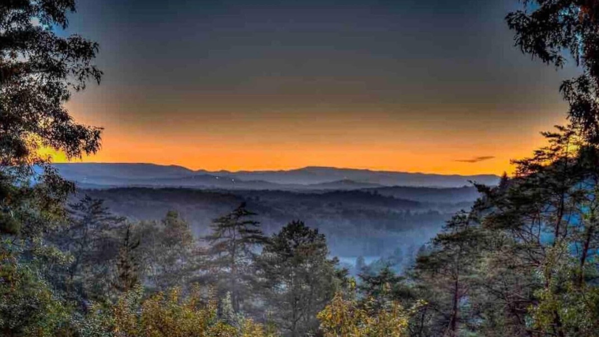 Morganton Cabin | Mountain Breeze Retreat (next to Blue Ridge)