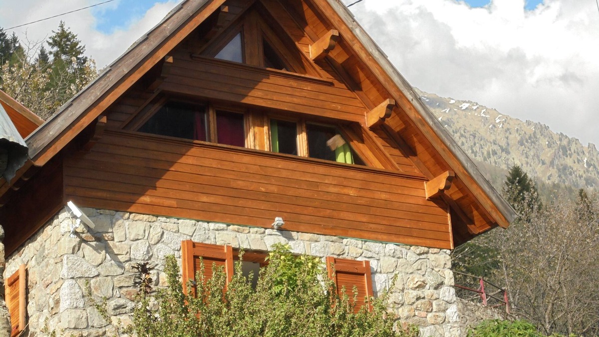 Saint-Martin-Vesubie Ski Chalet | Mountain cabin above Lake Boréon
