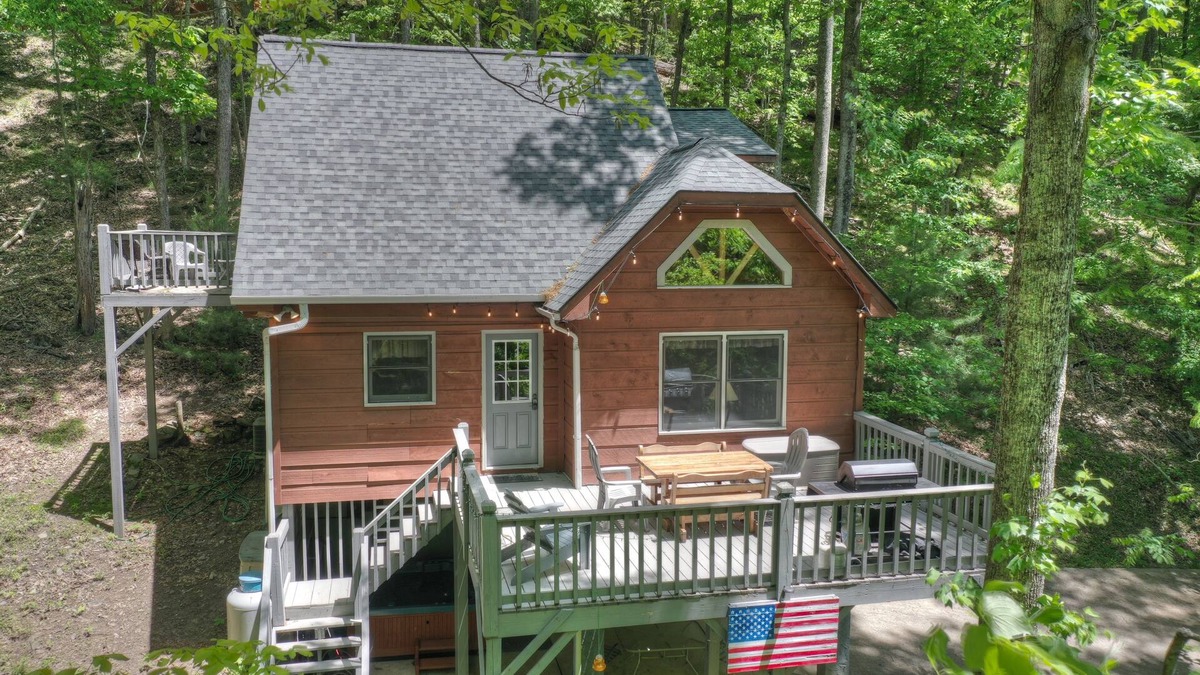 Morganton Cabin | Mountain Cabin, Deck, Pet Friendly, Fenced Yard